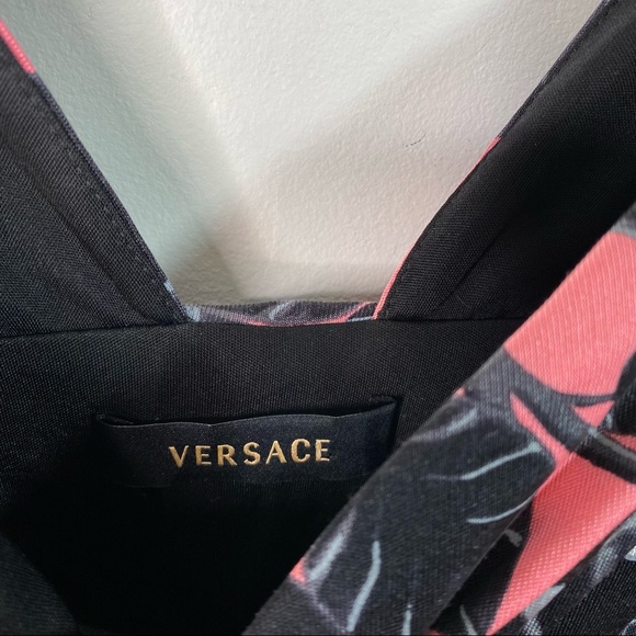 VERSACE Pink and Black Floral Sleeveless V-Neck Cocktail Dress - Size 8 - Picture 14 of 15